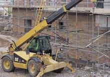 Teleskopické manipulátory Caterpillar TH 83