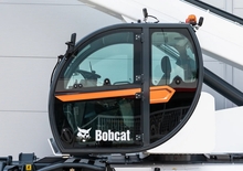 Teleskopické nakladače s horní konstrukcí Bobcat TR60.250