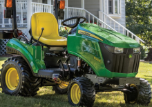 Komunální traktory John Deere 1023E
