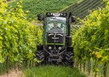Traktory 4WD Fendt 211 F Vario Profi