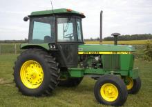 Traktory 4WD John Deere 2750