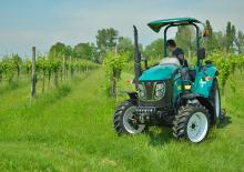 Traktory 4WD Arbos 3055