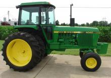 Traktory 4WD John Deere 4040