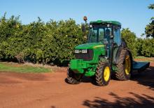 Traktory 4WD John Deere 5076EN