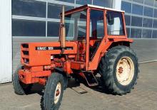 Traktory 4WD Renault 551S