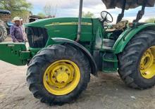 Traktory 4WD John Deere 5725HC