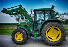 Traktory 4WD John Deere 6110 SE