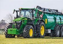 Traktory 4WD John Deere 7R 350