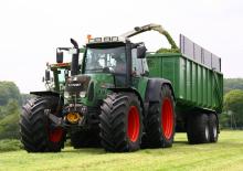 Traktory 4WD Fendt 820 Vario