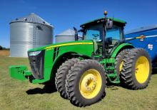 Traktory 4WD John Deere 8235R