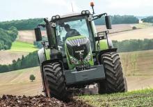 Traktory 4WD Fendt 824 Vario Profi