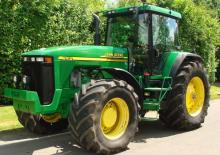 Traktory 4WD John Deere 8410