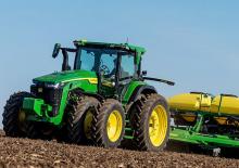 Traktory 4WD John Deere 8R 230