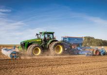 Traktory 4WD John Deere 8R 310