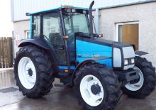 Traktory 4WD Valtra 900-4