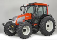 Traktory 4WD Valtra A82