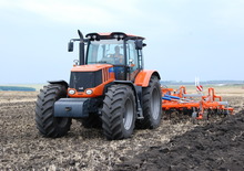 Traktory 4WD Terrion ATM 5280