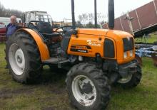 Traktory 4WD Renault Fructus 140 - 4