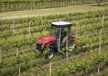 Traktory 4WD Massey Ferguson MF 3VI.75 