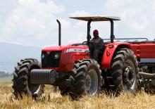 Traktory 4WD Massey Ferguson MF 460 Xtra
