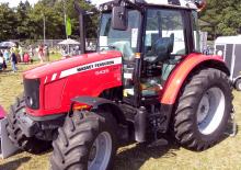 Traktory 4WD Massey Ferguson MF 5435 Freisicht