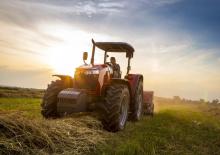 Traktory 4WD Massey Ferguson MF 5710ES