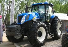 Traktory 4WD New Holland T 7060 (800)