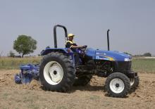 Traktory 4WD New Holland TT75