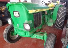 Traktory se zadním náhonem John Deere 1035