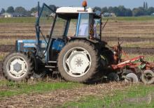 Traktory se zadním náhonem Ford-NH 4135