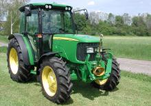 Traktory se zadním náhonem John Deere 5215 Std
