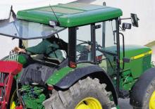Traktory se zadním náhonem John Deere 5500 N