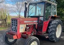 Traktory se zadním náhonem International Harvester 574