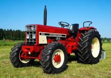 Traktory se zadním náhonem International Harvester 633
