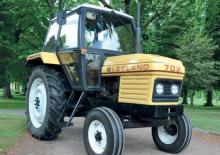 Traktory se zadním náhonem Leyland 702