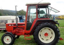 Traktory se zadním náhonem Renault 751