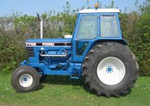 Traktory se zadním náhonem Ford-NH 7700