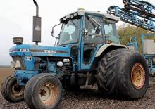 Traktory se zadním náhonem Ford-NH 7810