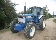 Traktory se zadním náhonem Ford-NH 8210