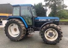 Traktory se zadním náhonem Ford-NH 8240