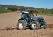 Traktory se zadním náhonem Ford-NH 8340