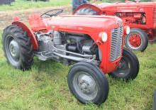 Traktory se zadním náhonem Massey Ferguson 835