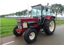 Traktory se zadním náhonem International Harvester 844