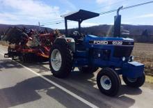 Traktory se zadním náhonem Ford-NH 8530