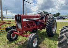 Traktory se zadním náhonem International Harvester 856