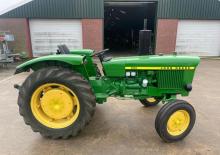 Traktory se zadním náhonem John Deere 920
