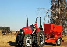 Traktory se zadním náhonem Case IH Farmall 140A