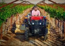 Traktory se zadním náhonem Case IH Farmall 90N