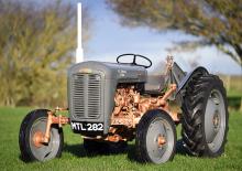 Traktory se zadním náhonem Massey Ferguson FE-35