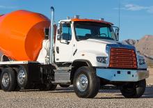 Tuhé podvozky Freightliner 114SD 162 Crew Cab Cummins X12